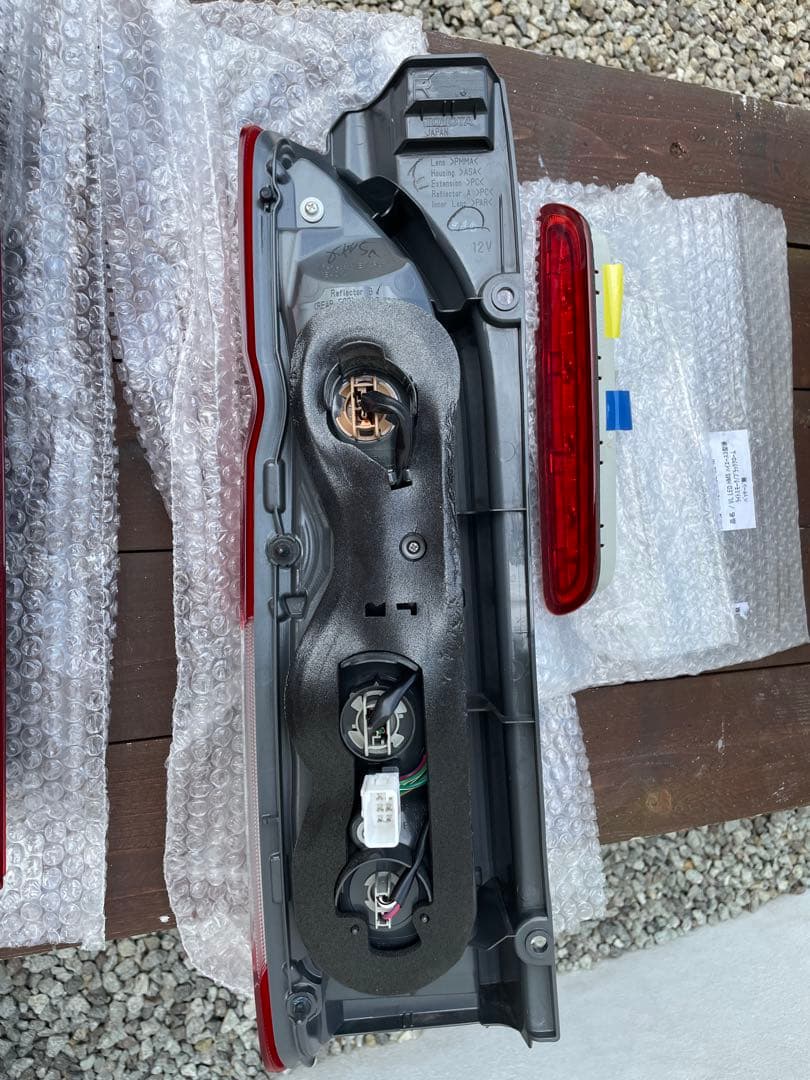 トヨタ　ハイエース　ダークプライム2 純正テールランプ5型