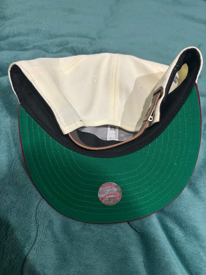New Era 9FIFTY ホワイト/バーガンディキャップ