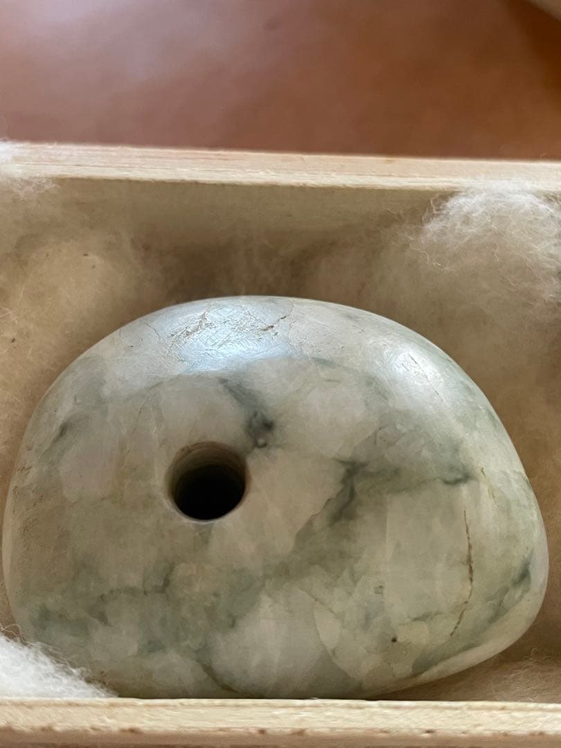 縄文期 翡翠製 緒締め玉形大珠　出土品