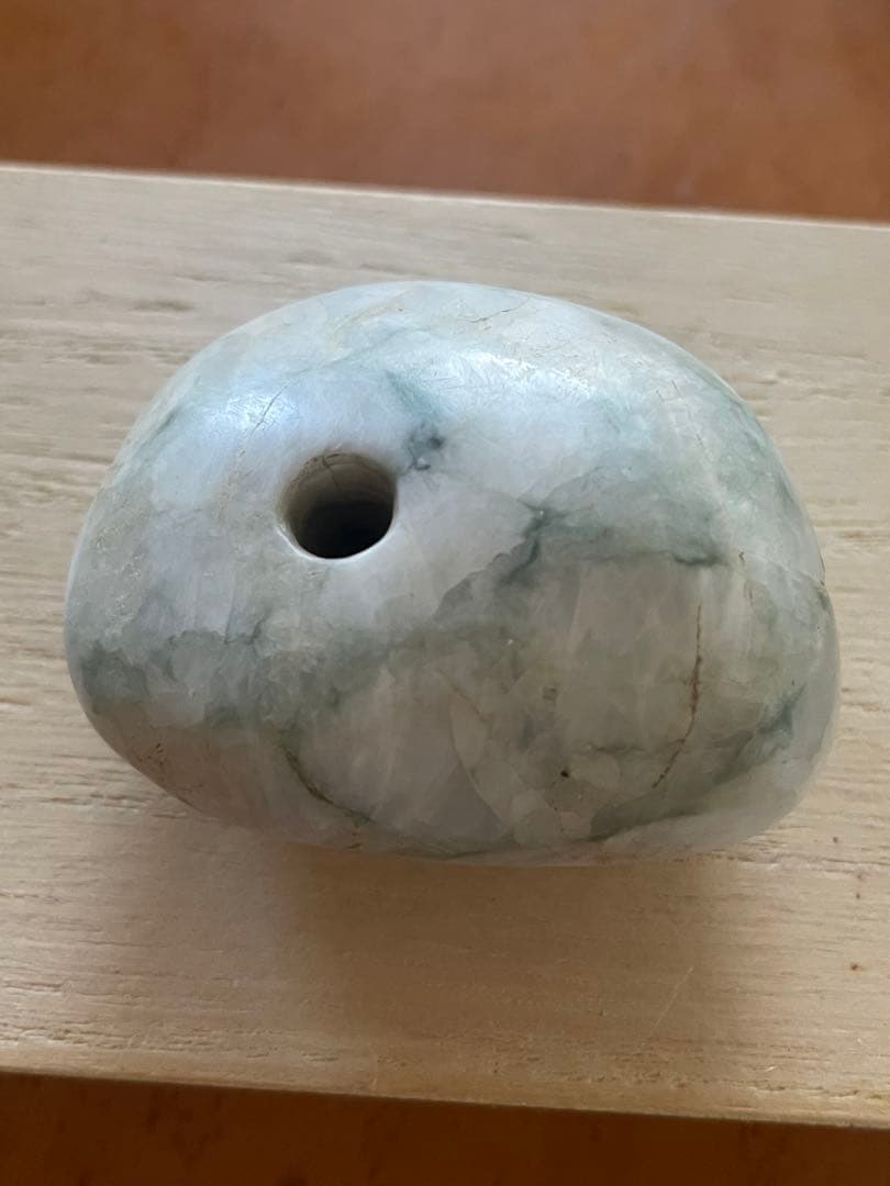 縄文期 翡翠製 緒締め玉形大珠　出土品