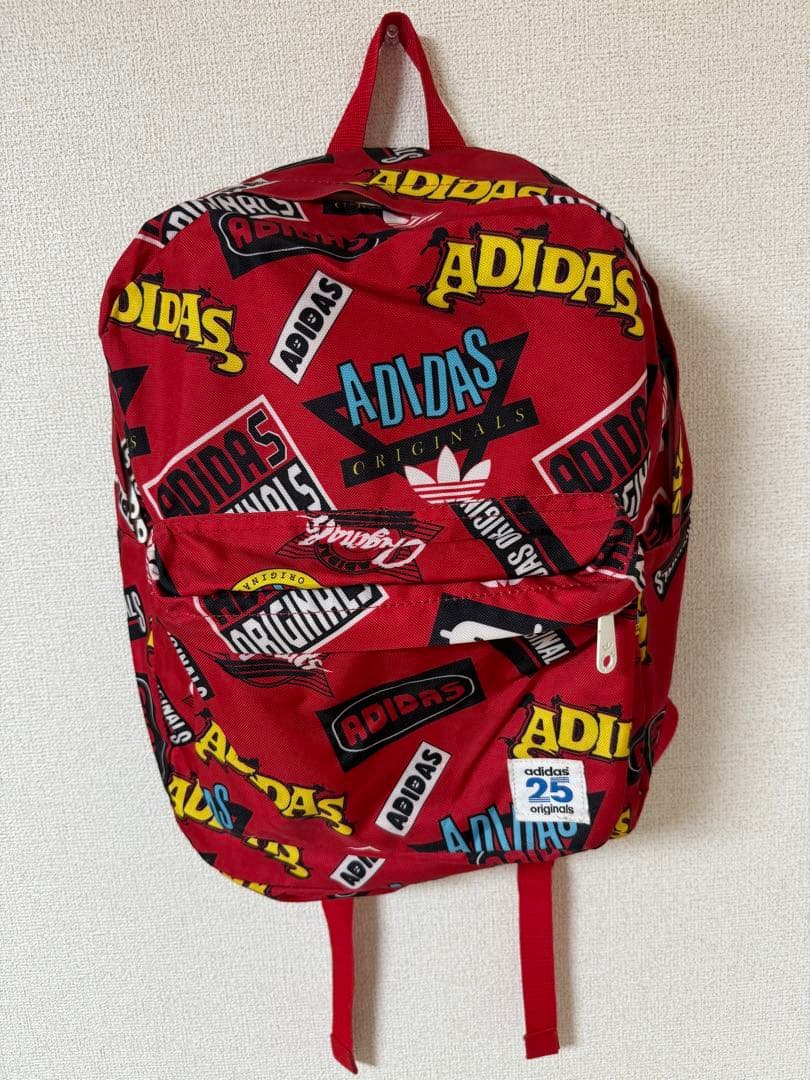 adidas リュック 25L 赤 ロゴプリント