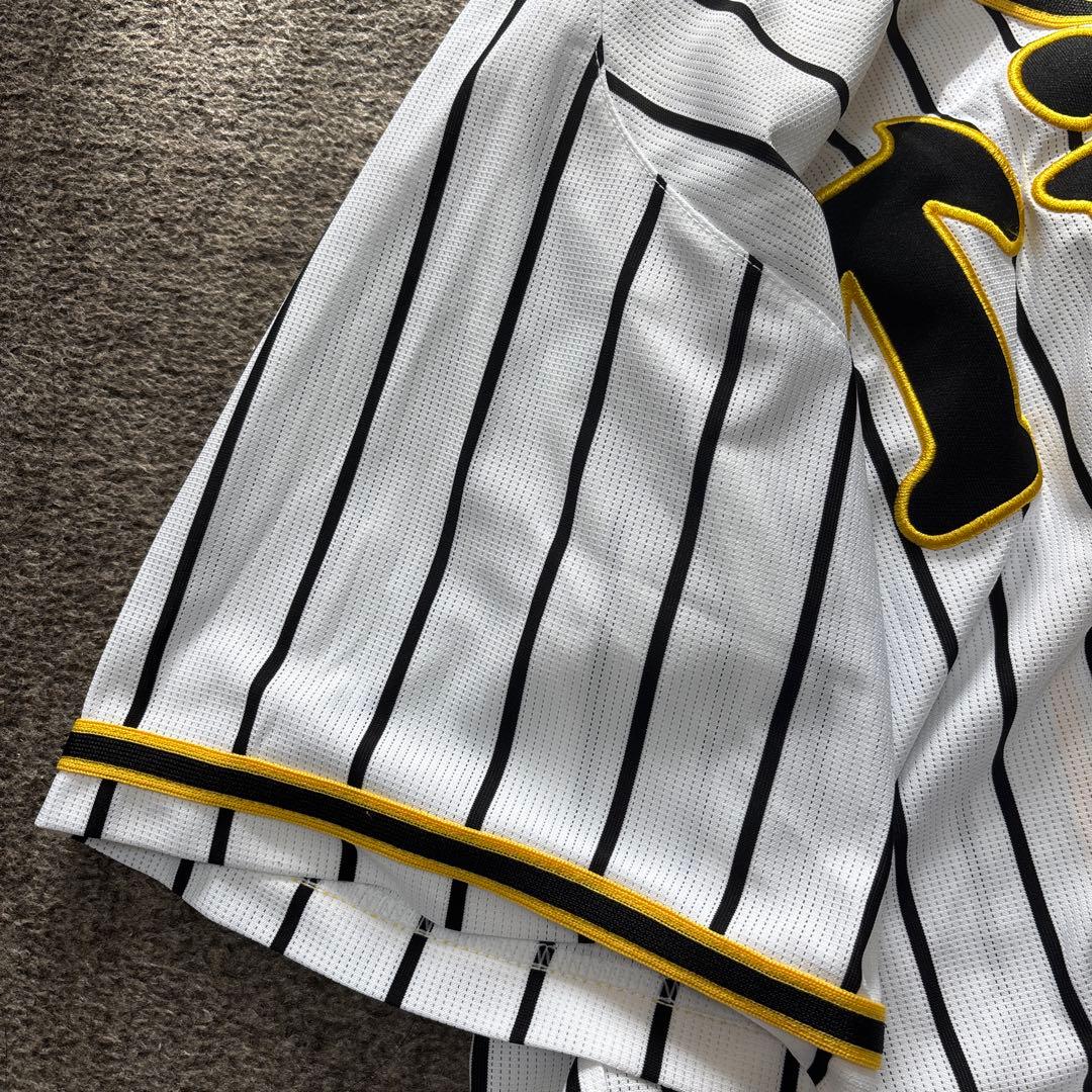 阪神タイガース　近本選手　レプリカユニフォーム
