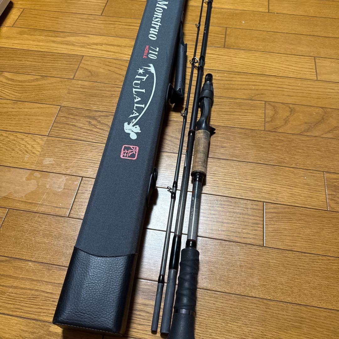 あか　ツララ　モンストロ　710 モバイル　専用ケース付
