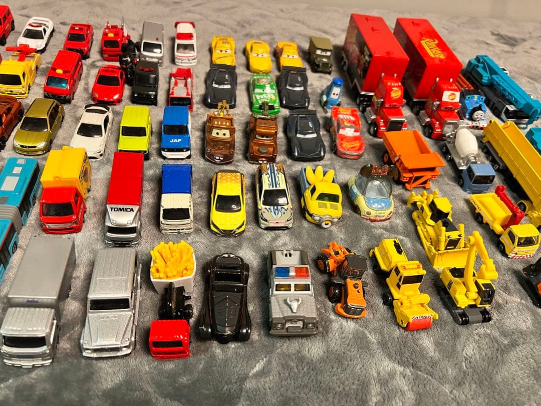 トミカ　カーズトミカ　70台　まとめ売り　卒業品　絶版　レア