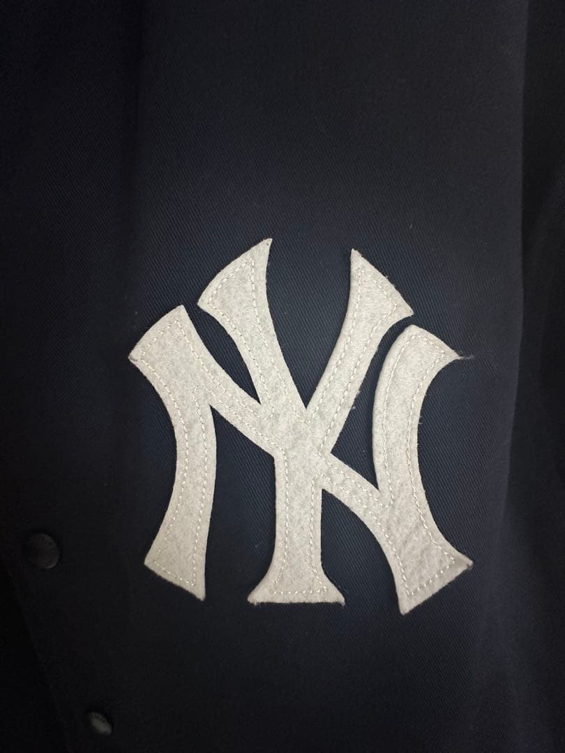 NEW ERA × NY ヤンキース スタジャン風 ジャケット（ネイビー）