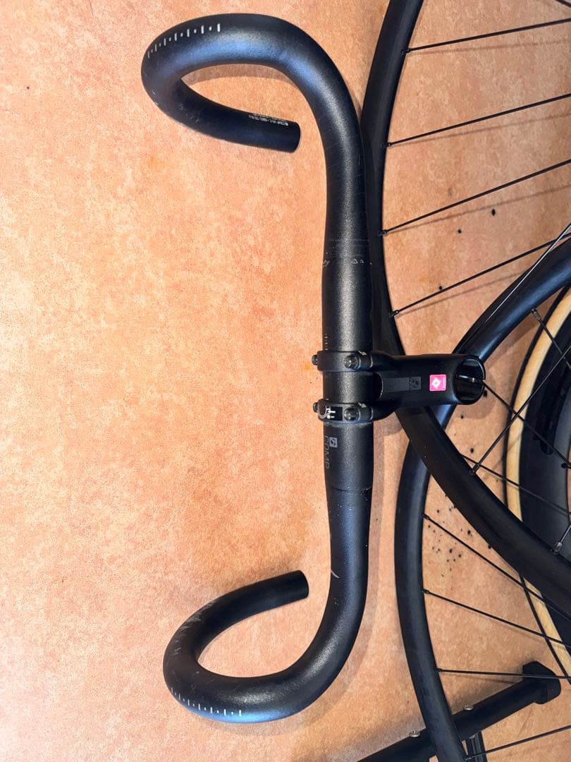 Bontrager paradigm ホイールとハンドル