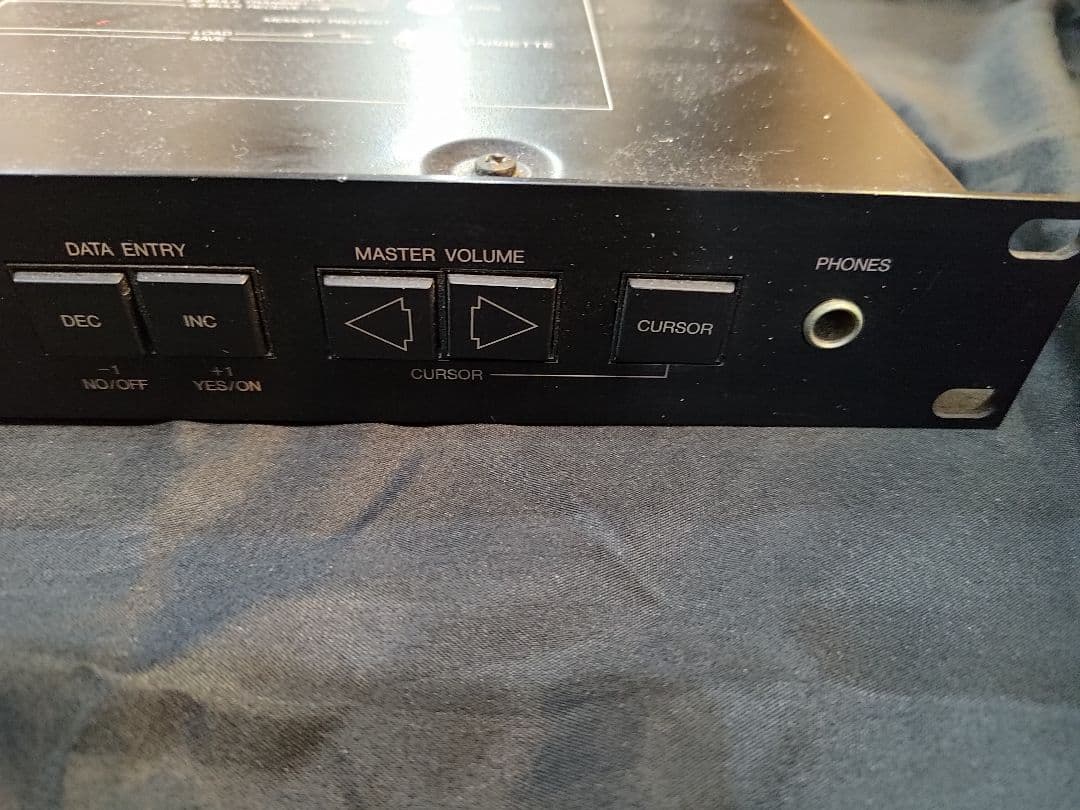 YAMAHA TX81Z FMトーンジェネレーター