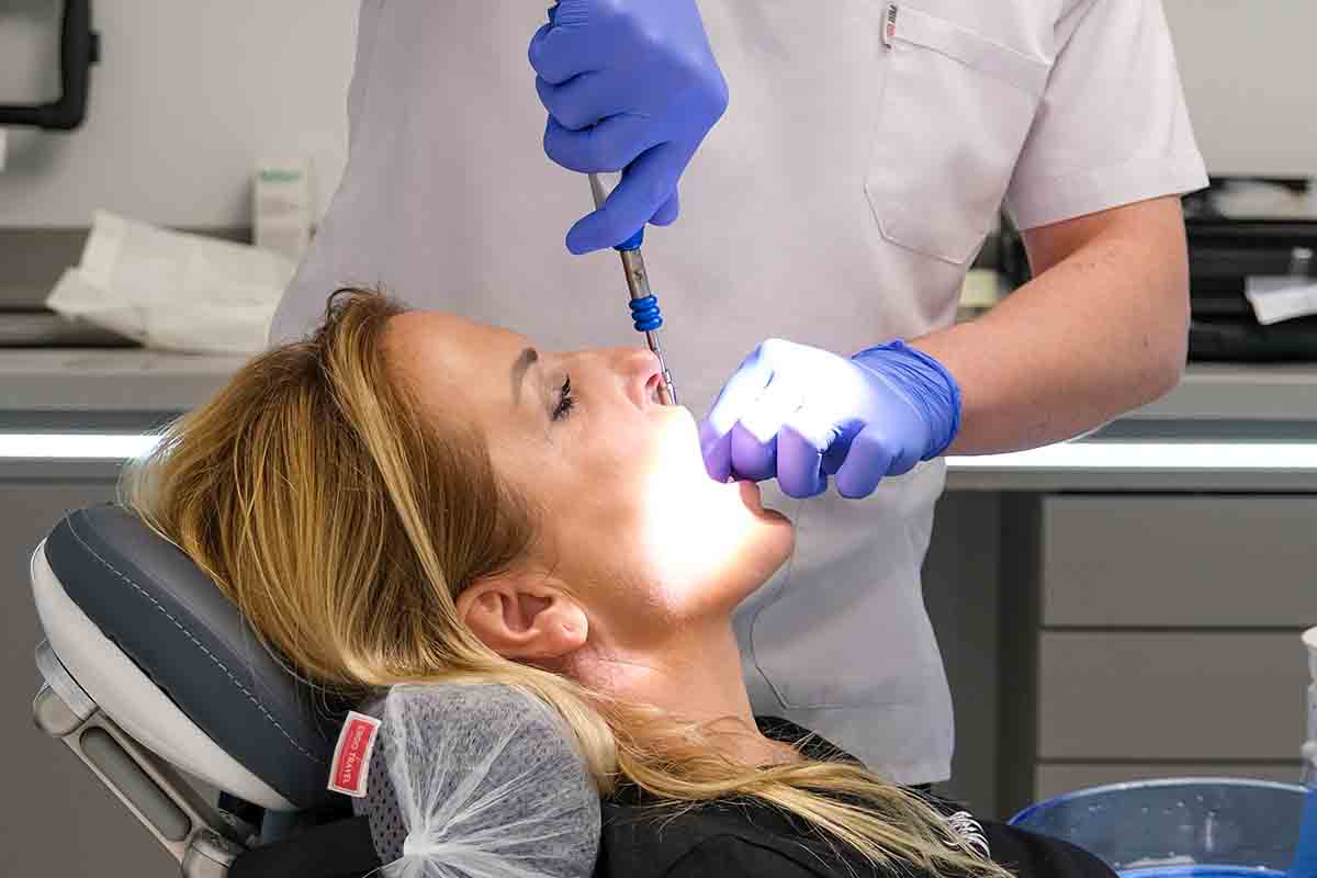 How to Maintain Your Dental Crown in Istanbul